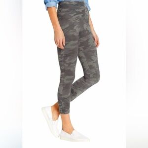 Spanx Look At Me Now Seamless Cropped Leggings Medium NWT